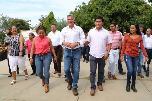 Tony Gali supervisa reconstrucción de escuelas en Piaxtla