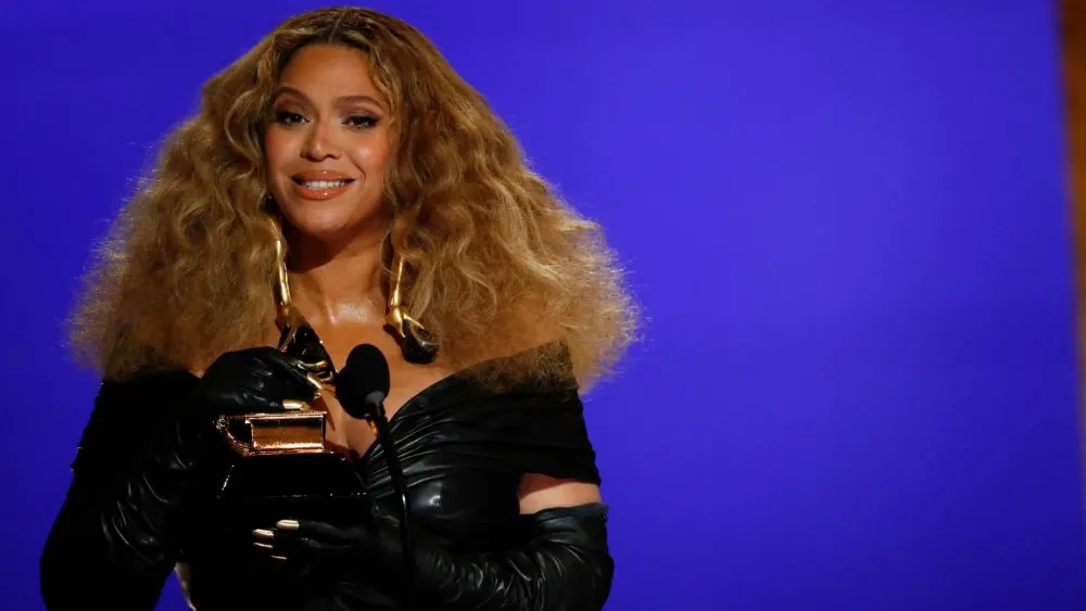 Lamenta Beyoncé fallecimiento de Vicente Fernández