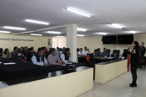 Aspirantes a candidatura independiente reciben capacitación del IEE