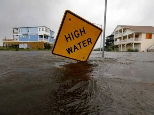 Al menos once muertos por el paso de ‘Florence’ sobre Carolina del Norte y Sur