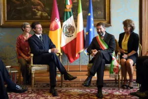 Peña Nieto regresa a México tras gira por Europa