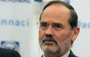 Exhiben gasto millonario en viajes de hijas de Gustavo Madero