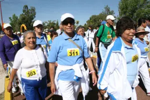 El sistema estatal DIF inicia los festejos del mes del adulto mayor con una caminata y carvana artís