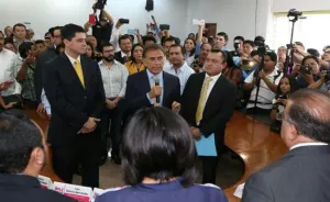 Registra Miguel Ángel Yunes candidatura al gobierno de Veracruz