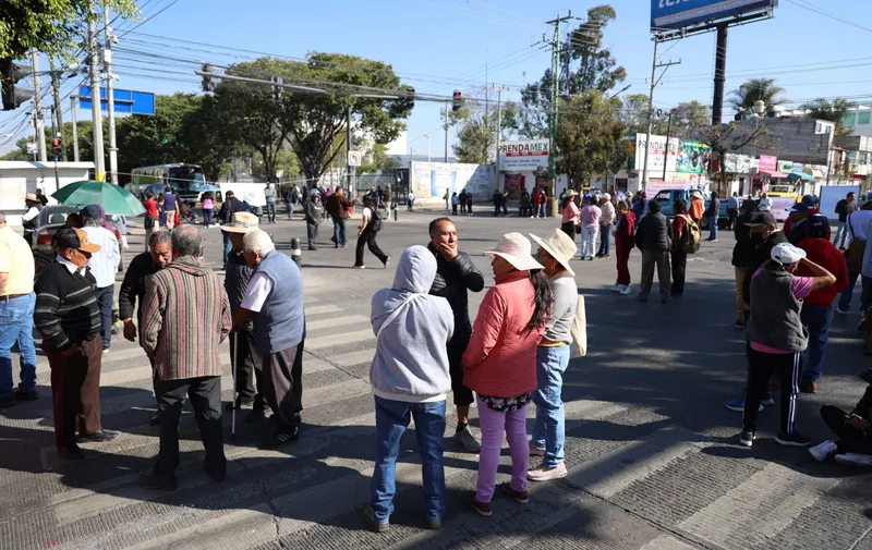 Ejidatarios de San Baltazar Campeche bloquean bulevar Valsequillo y avenida Las Torres; exigen el pago de tierras expropiadas