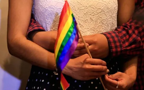 Médicos de NL podrán negar atención a comunidad LGBT+, migrantes y pacientes con VIH