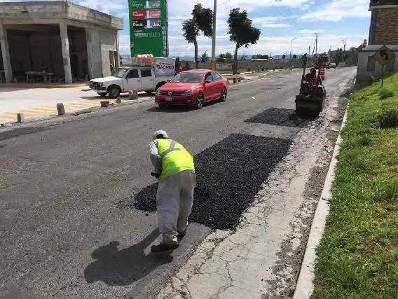 Intensifica Infraestructura bacheo en Tecamachalco y Nealtican