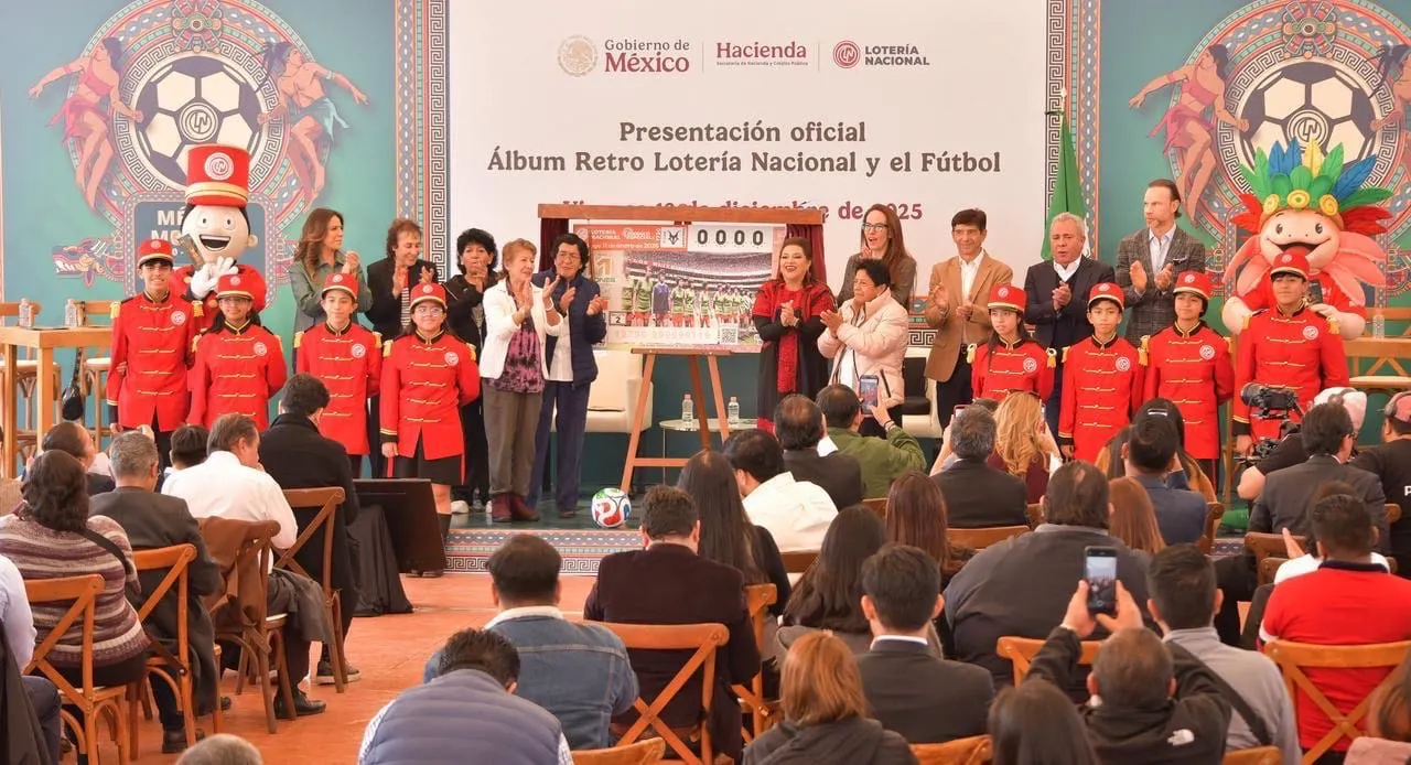 Presentan Gobiernos Federal y de la Ciudad de México Álbum Retro Lotería Nacional y el Fútbol