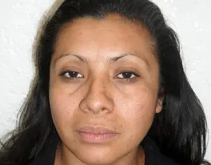 Consignan a sujetos que robaron mercancía de un supermercado