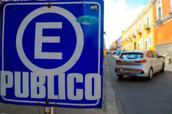 Roban cuatro vehículos en un estacionamiento del Centro Histórico de Puebla