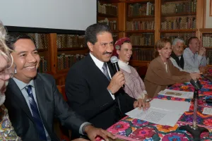 Rector BUAP asiste a inauguración de exposición El Códice
