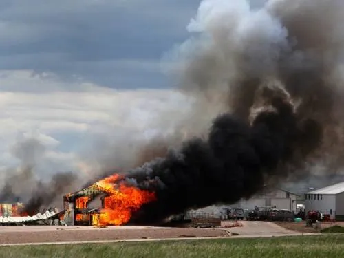 Incendio consume fábrica de municiones en Dakota del Sur