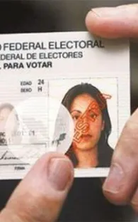 En Monterrey detienen a sujeto con material electoral