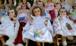 Iglesia pide no vestir a niños dios de huachicolero