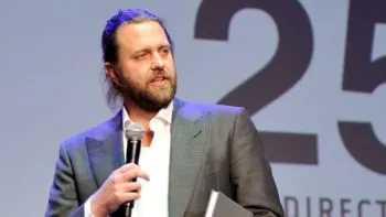 Detienen a Carl Rinsch, director de “47 Ronin”, por estafar a Netflix con 11 mdd