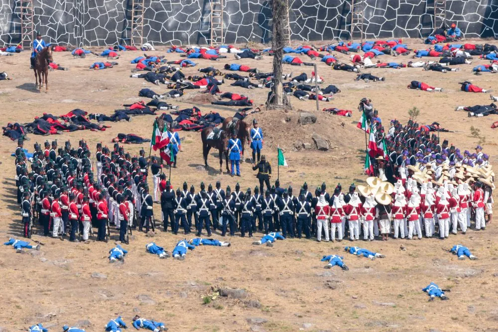 Asiste MBH a escenificación de batalla de Puebla en la XXV zona militar