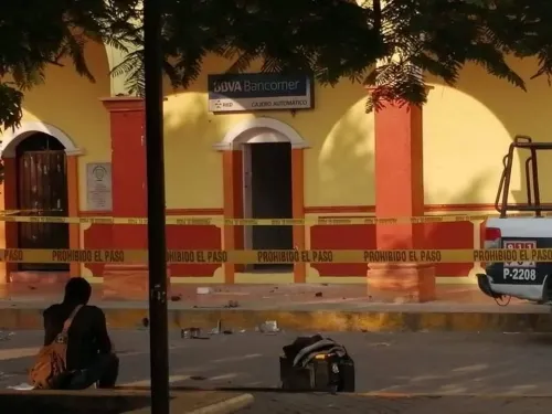 Burlan a policía con llamada falsa y roban cajero en Altepexi