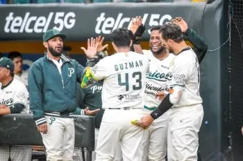 Pericos de Puebla aplastan a El Águila con 15 carreras y dos Grand Slams