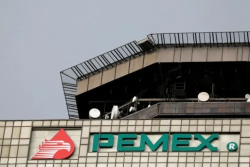 Pemex asegura tener opciones para mitigar baja de nota crediticia de Fitch