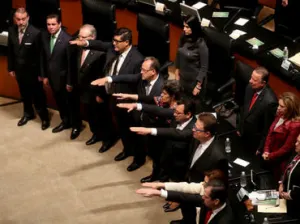 Ganan más que Peña Nieto mil 500 burócratas