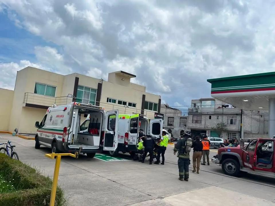 Resultan intoxicados dos trabajadores que limpiaban tanque de combustible en Texmelucan