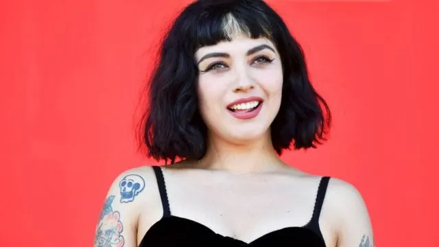 La cantante Mon Laferte presume la llegada de su hijo Joel