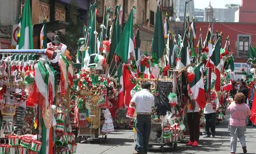 En Puebla, mercancía china desplaza a productores mexicanos de artículos para fiestas patrias