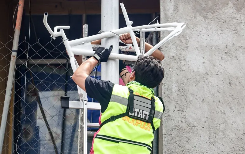 bicicleta-blanca-cuitlahuac-munoz-loma-linda