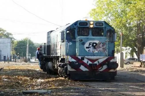 Enfrentamiento entre policías y asaltantes de tren en Cañada deja un herido