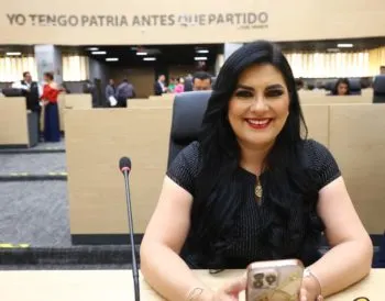 Delfina Pozos plantea iniciativa para garantizar escuelas libres de propaganda política
