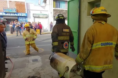 Explota tanque de gas en colonia El Águila, hay tres lesionados