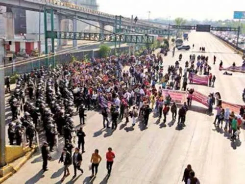 Protestas meten pie al presupuesto; prevén sesión en sede alterna