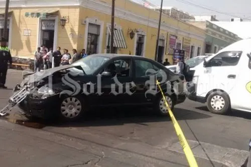 Dos heridos deja choque en pleno Centro Histórico