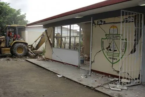 Gobierno estatal inició demolición y construcción de inmuebles en la Mixteca Poblana