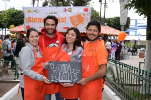 Alumnos de la Anáhuac recuperan 260 kg de alimento y lo regalan como comida preparada