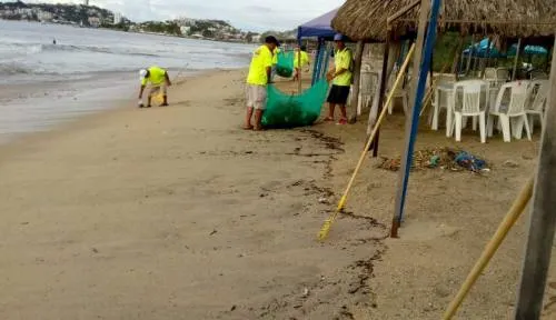 ‘Vicente’ provoca lluvias y encharcamientos en costas de Guerrero