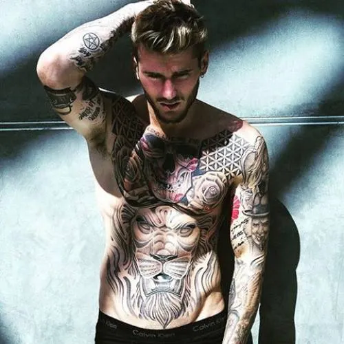 #MartesDeChicos Si te gustan los tatuados no te pierdas a Sonny Henty