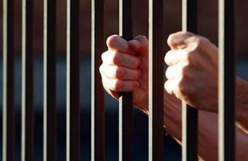 Vinculan a proceso a tres personas por robar mercancía de una empresa donde trabajaban