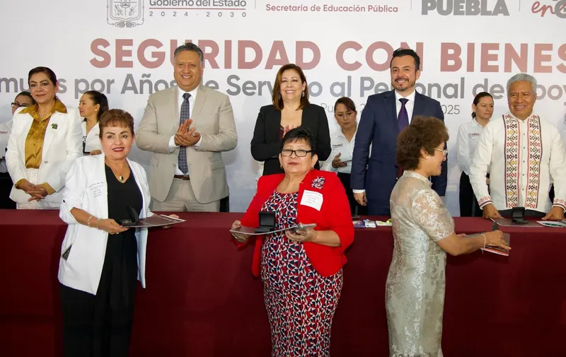 congreso-pue-laura-artemisa-garcia-maestros