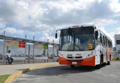 Analiza la BUAP adecuar transporte universitario para alumnos con capacidades diferentes