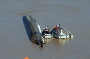 Hundimiento de barco chino en territorio Argentino