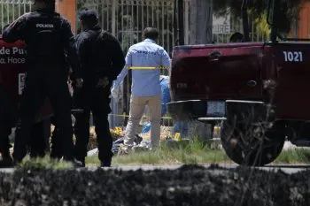 Dejan 2 embolsados en panteón de Acajete