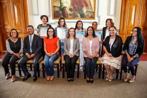 Susy Angulo de Banck reconoce a mujeres emprendedoras de la ciudad