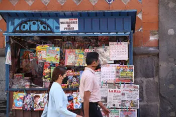 Ayuntamiento de Puebla retira cinco casetas de periódicos del Centro Histórico