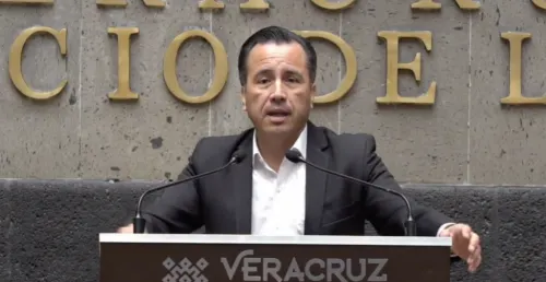 Gobernador de Veracruz acusa que alcaldesa asesinada no regularizó a la policía
