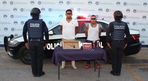 Detuvo policía municipal de Puebla a dos hombres por portación ilegal de arma de fuego