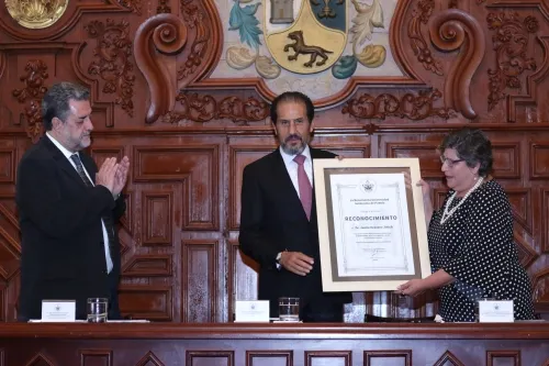 Alfonso Esparza preside Homenaje Póstumo al doctor Jaime Kravzov Jinich