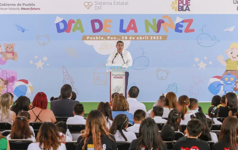 Celebran Gaby Bonilla y Sergio Salomón día de la niñez con menores de casas de asistencia del SEDIF