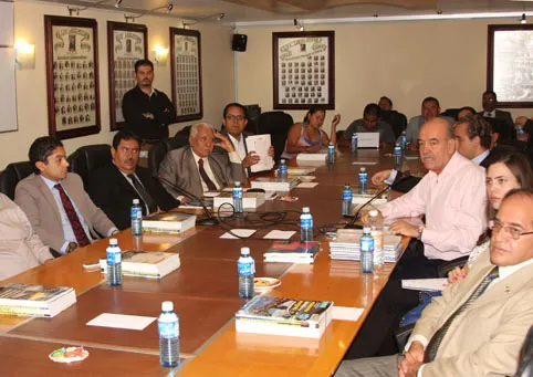 Don Armando Prida Huerta presenta en el Congreso
