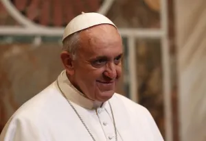 Bienes materiales son buenos si ayudan a los demás: Papa